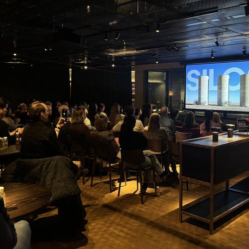 Andreas Gref presenting on stage